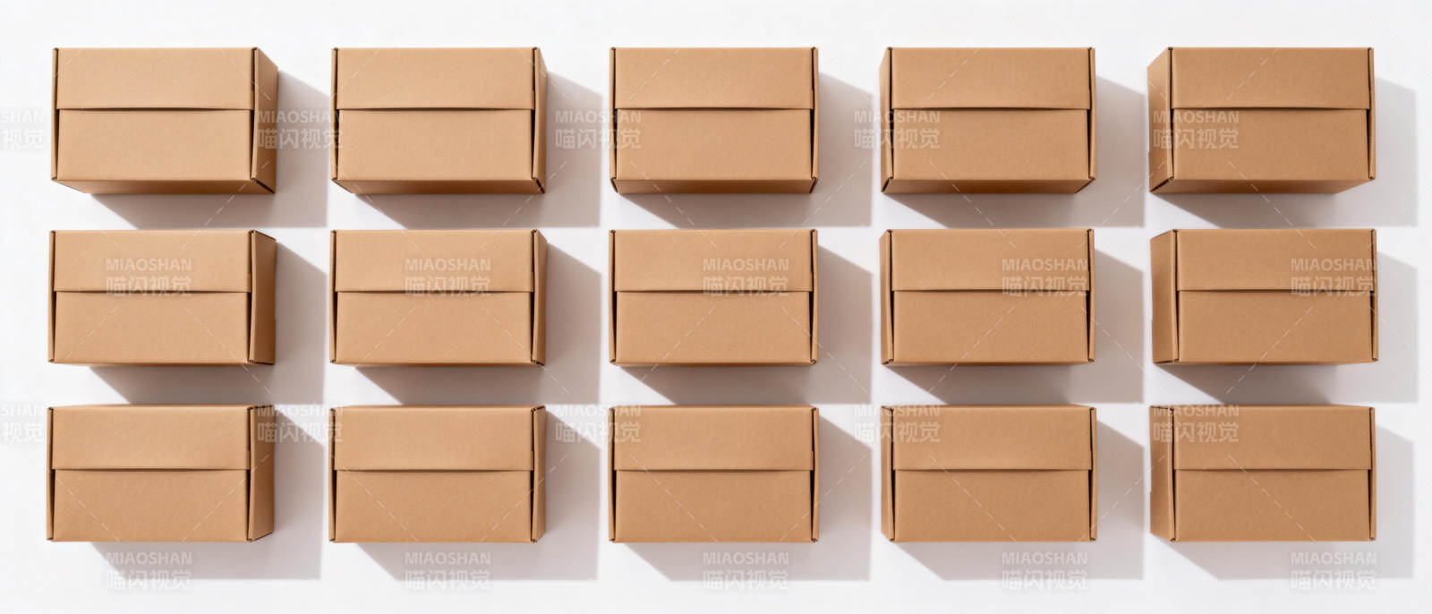 整齐排列的纸盒图片