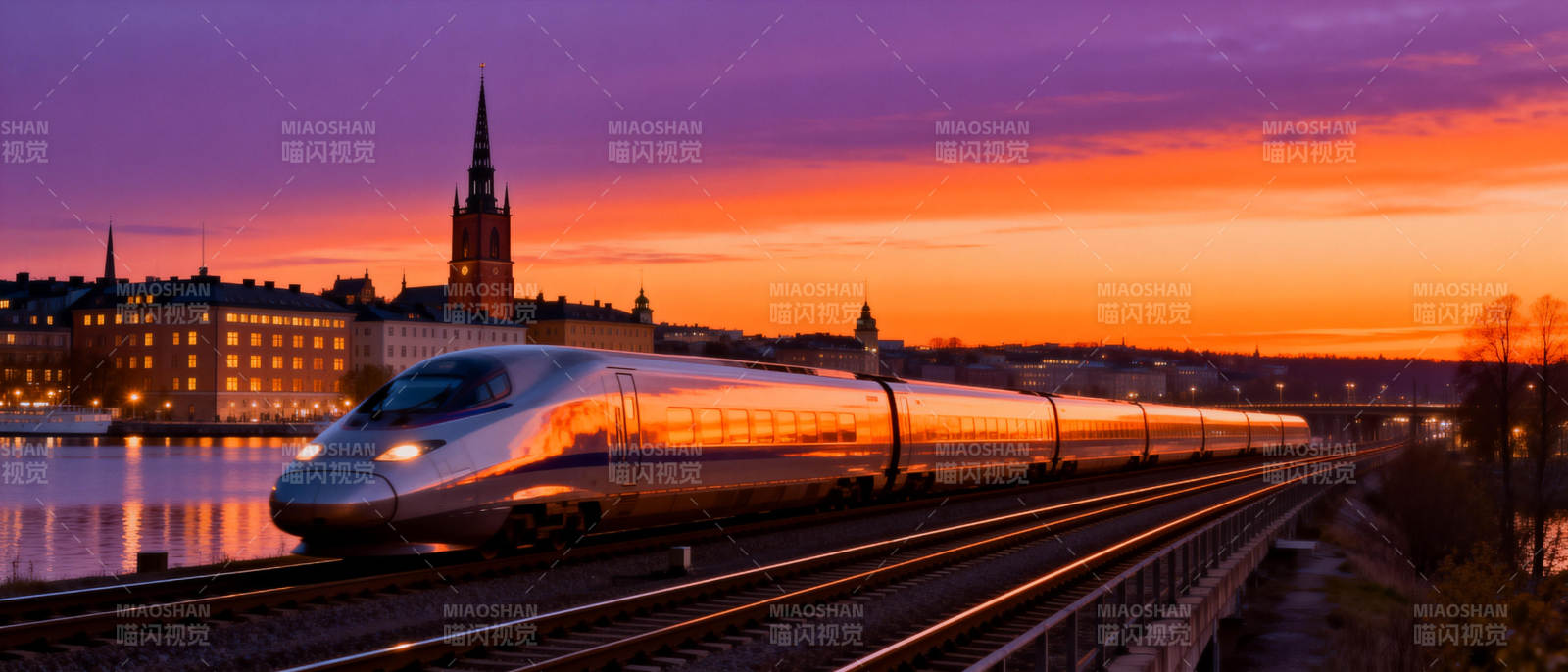 夕阳下的高速列车图片