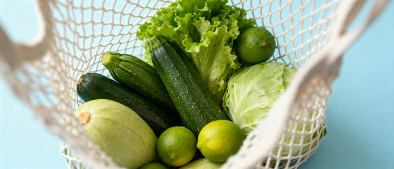 新鲜蔬菜网袋装图片