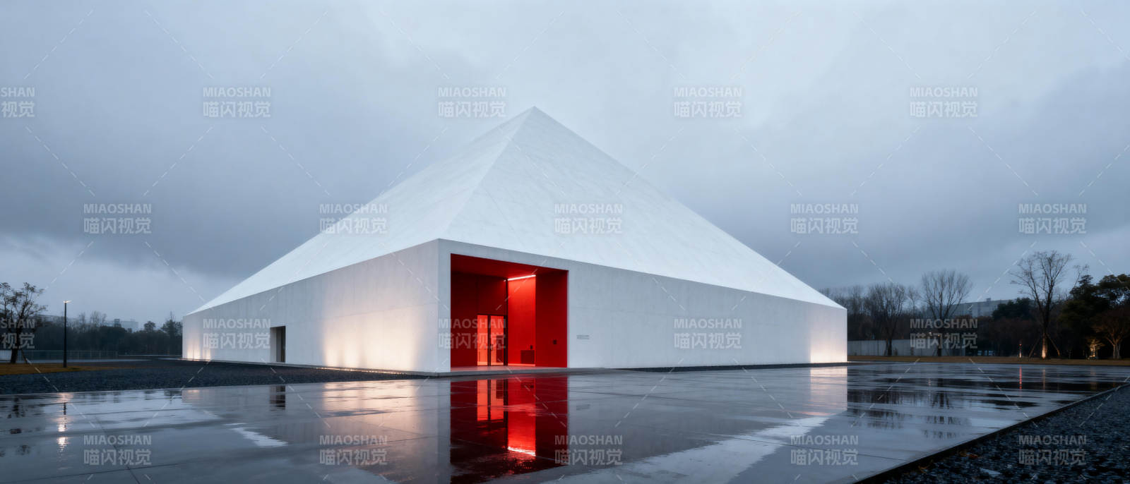 白色金字塔建筑图片