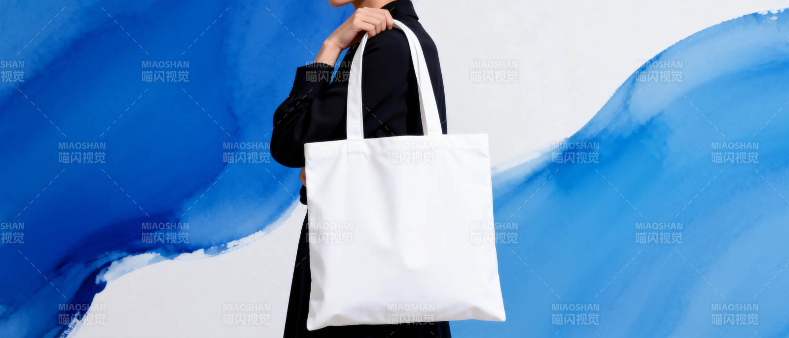 简约白袋 蓝韵相伴图片
