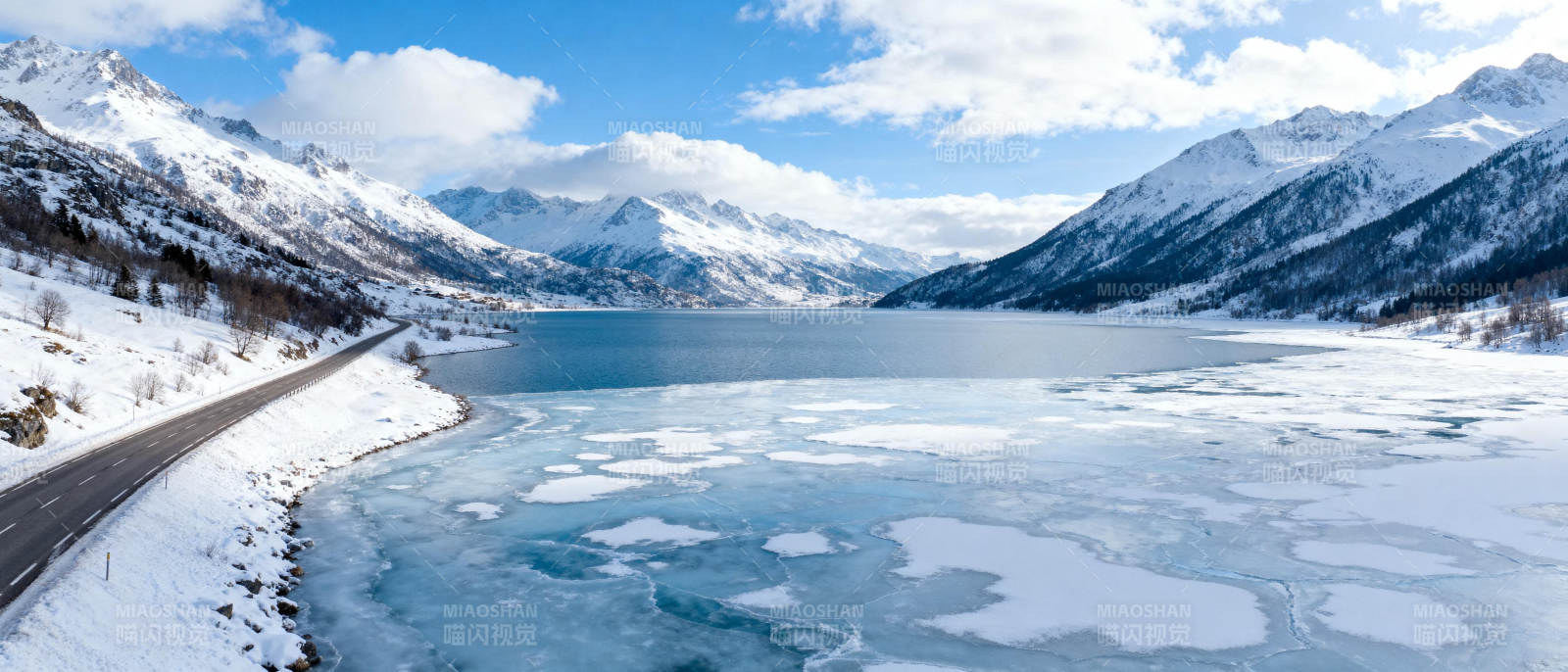 雪山湖景图片