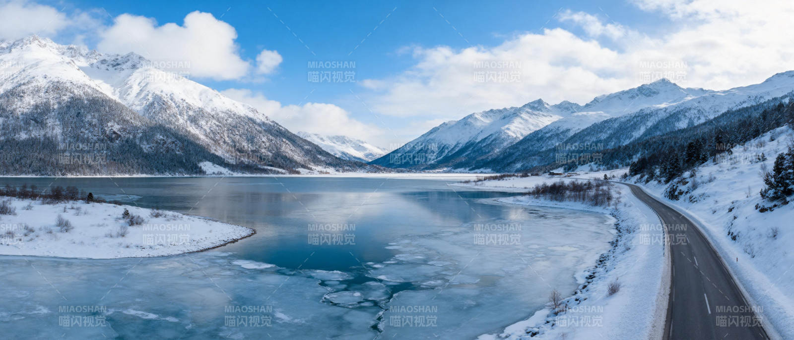 雪山湖畔公路图片