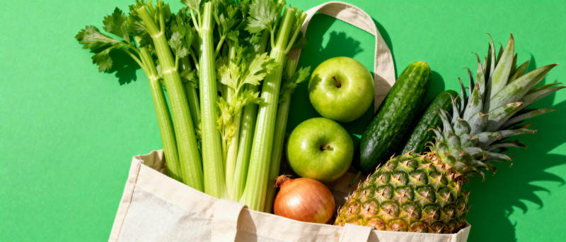 新鲜蔬果装满袋图片