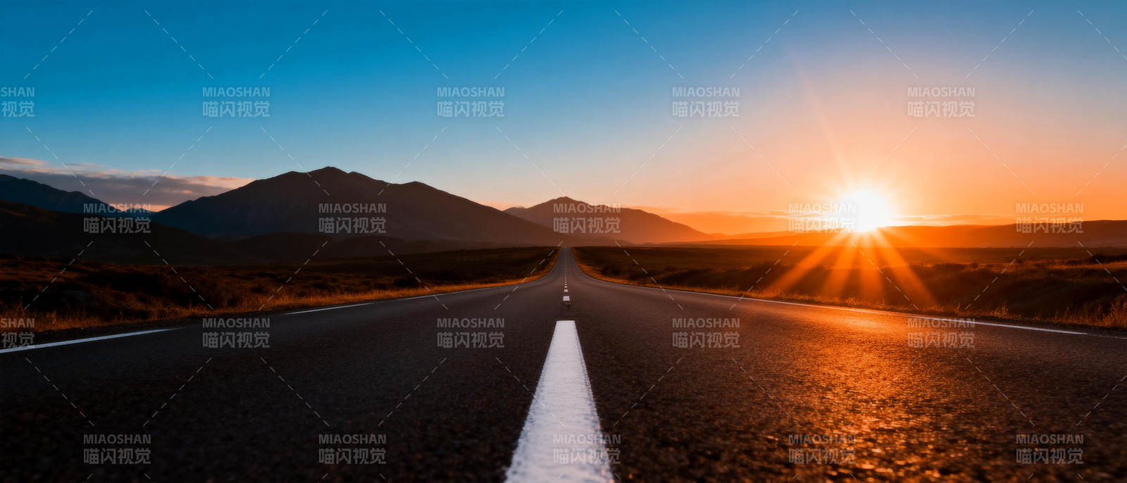 公路尽头的夕阳图片