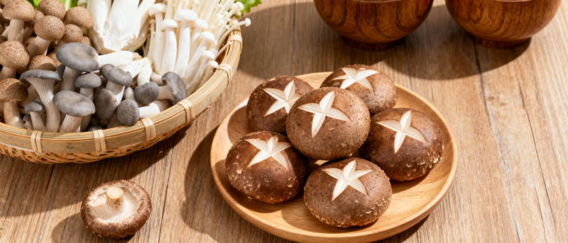 新鲜香菇摆盘图图片