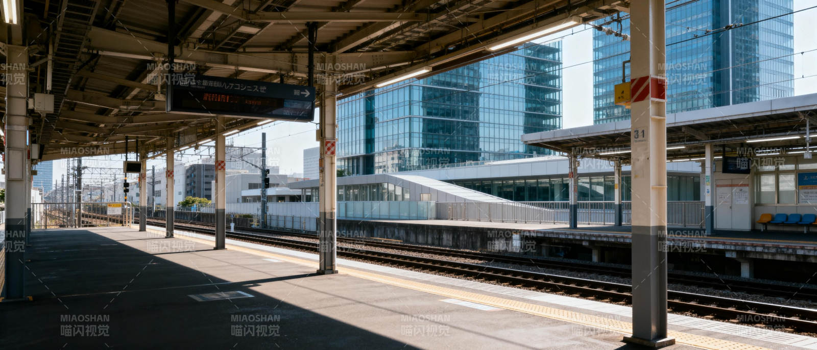 现代都市火车站图片