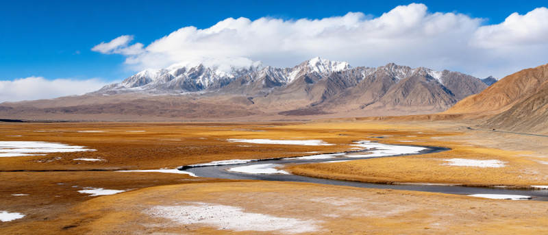 雪山草原风光图片