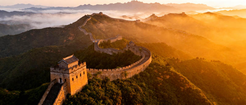 晨曦中的长城图片