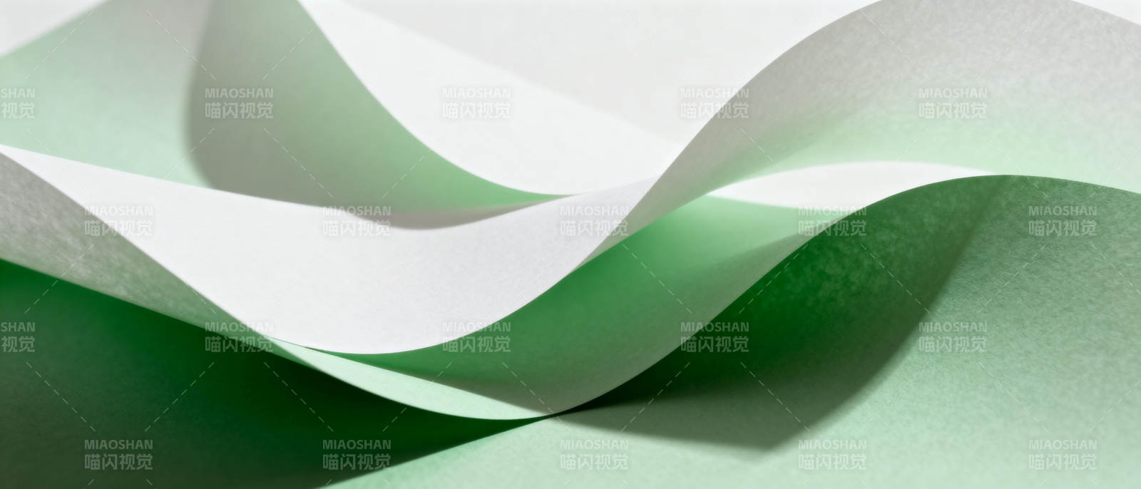 绿白交织的波浪图片