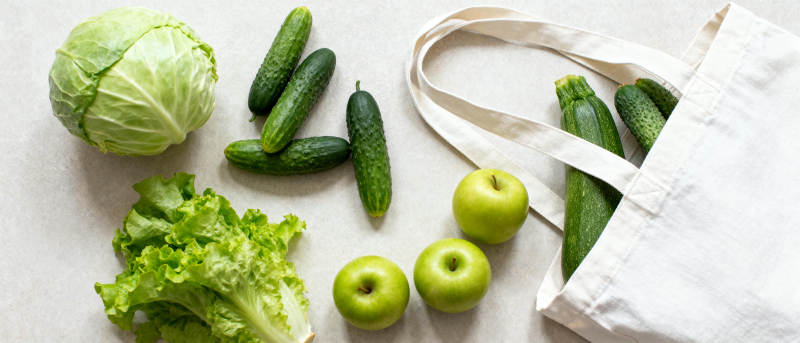 新鲜蔬果与布袋图片