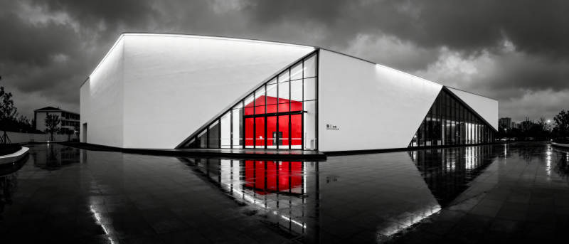 红门建筑倒影图片