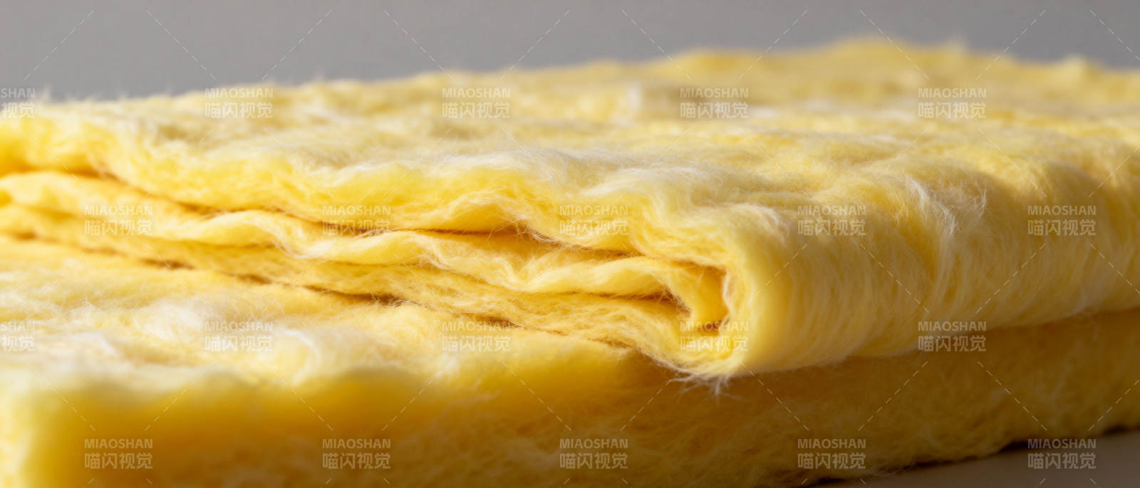 金黄柔软的蛋卷图片