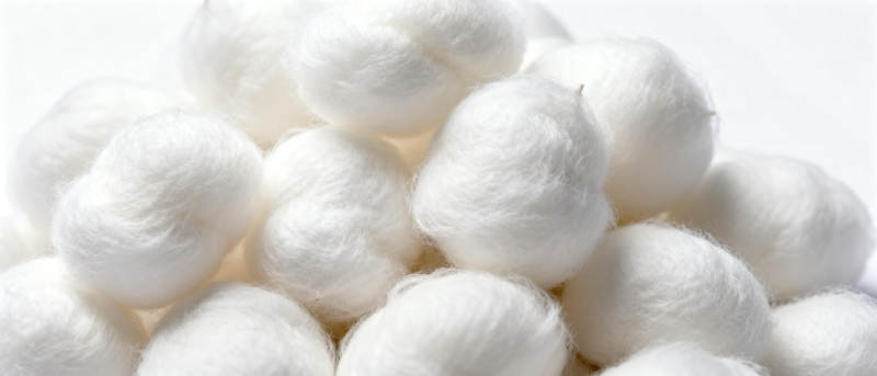 洁白棉球堆叠图片