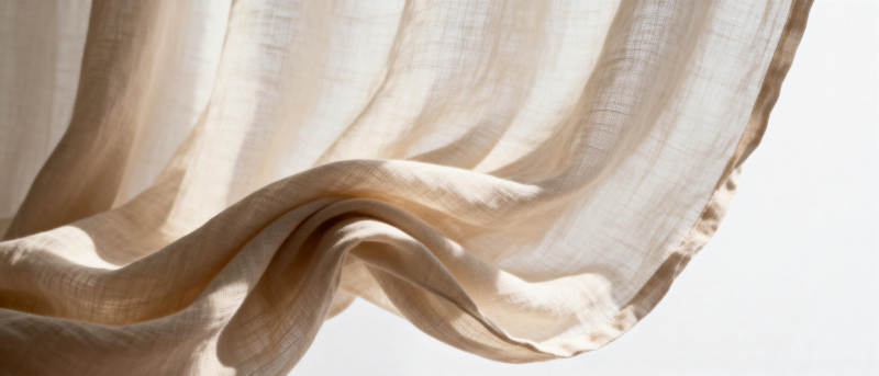 轻盈垂坠的亚麻布图片