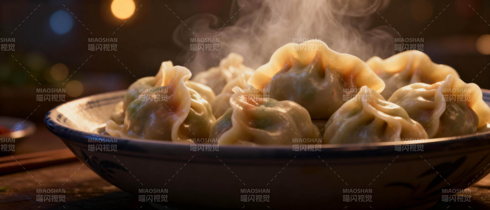 热气腾腾的饺子图片