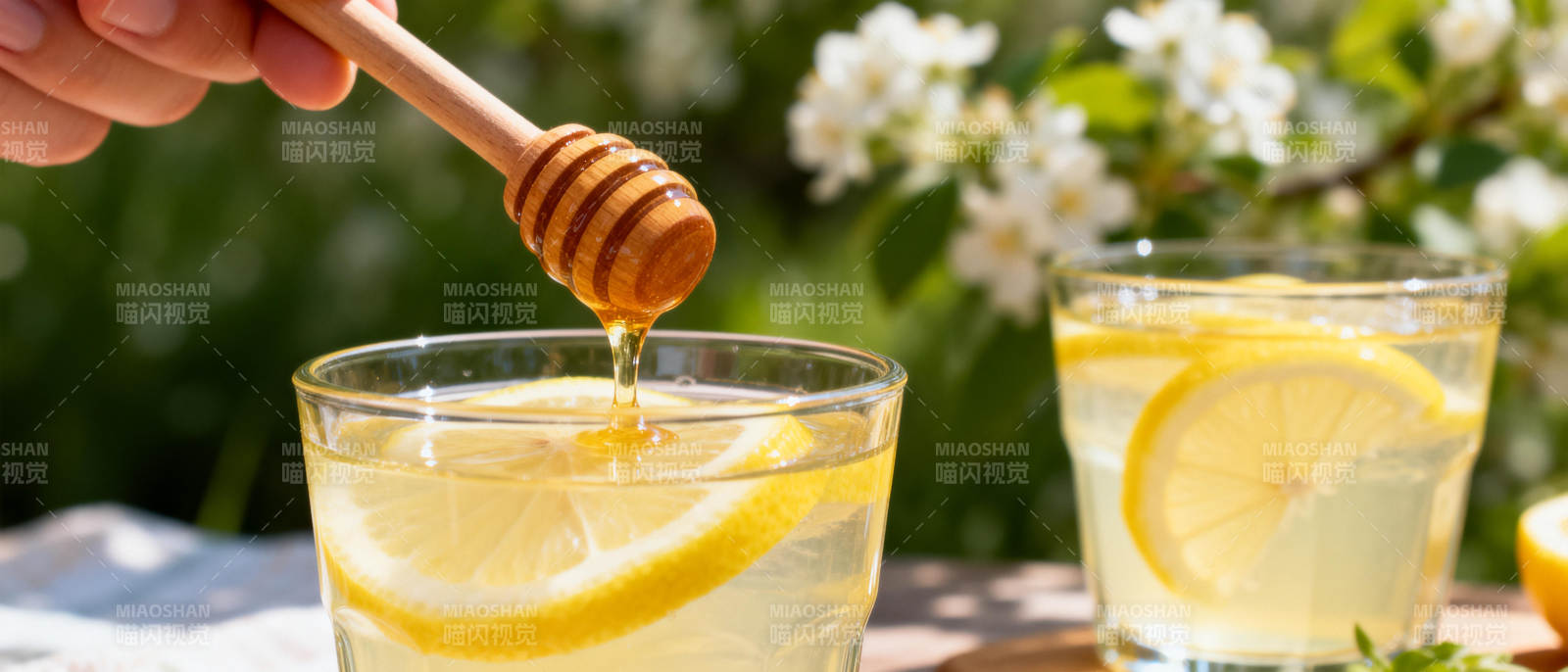 柠檬蜂蜜水图片