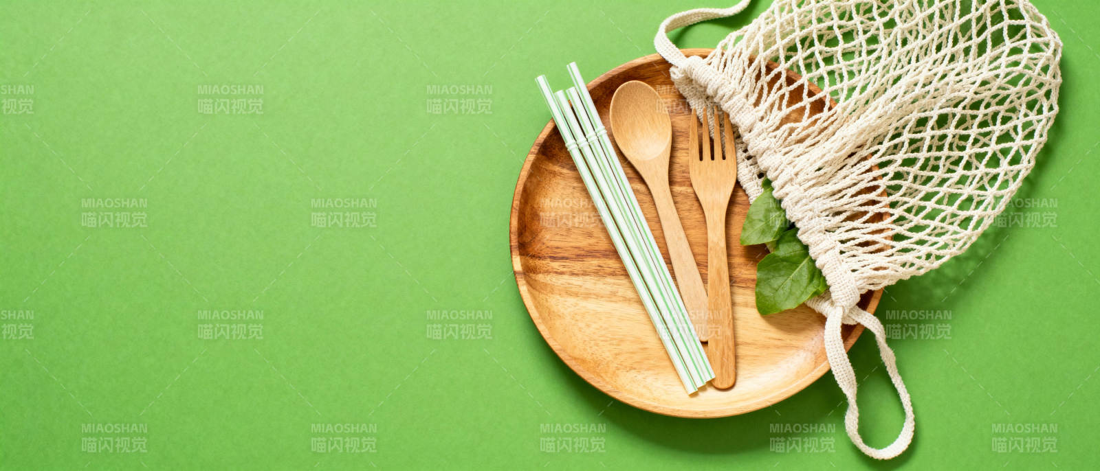 环保餐具与购物袋图片