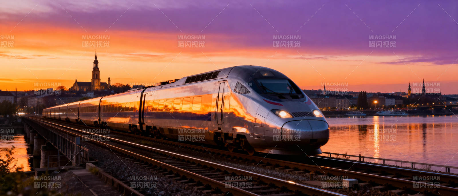 夕阳下的高速列车图片