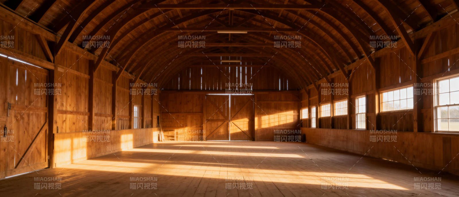 阳光洒满的木屋图片