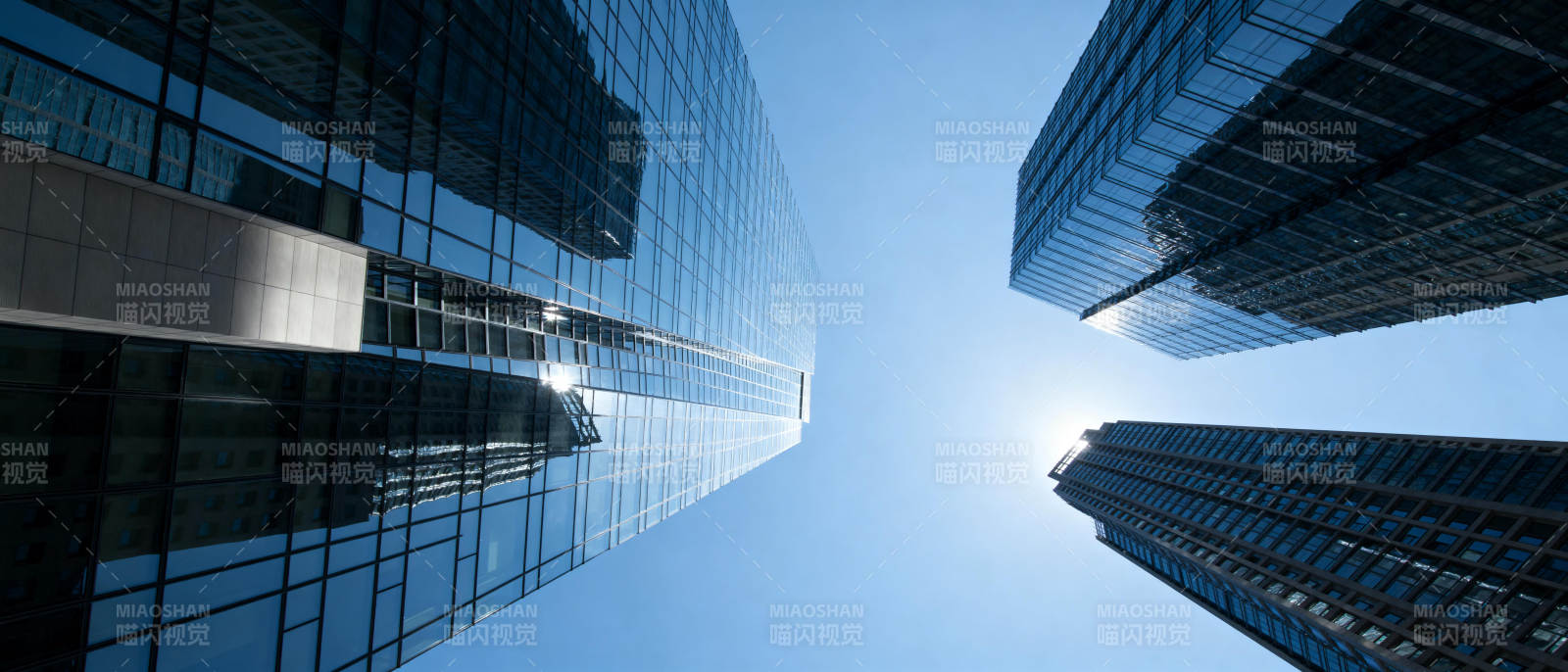 摩天大楼仰视图图片