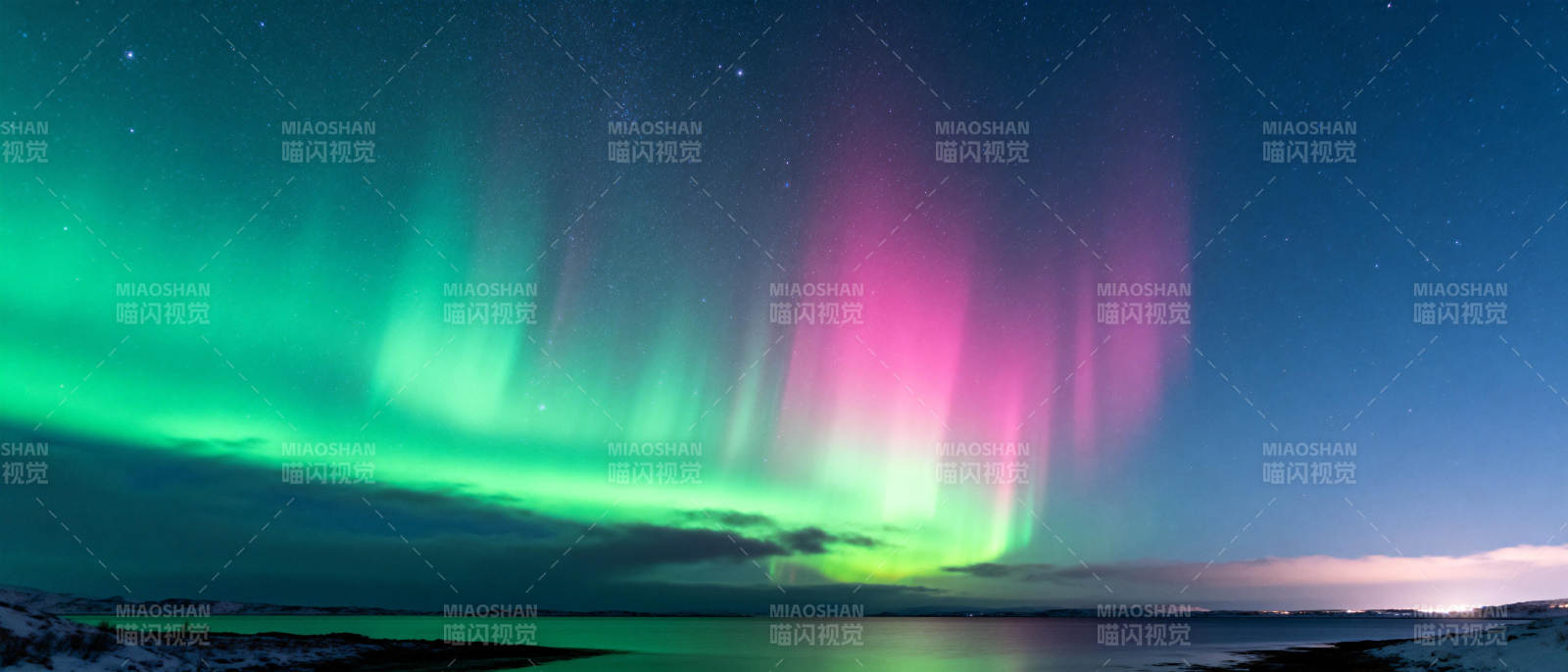 极光绚丽夜空图片