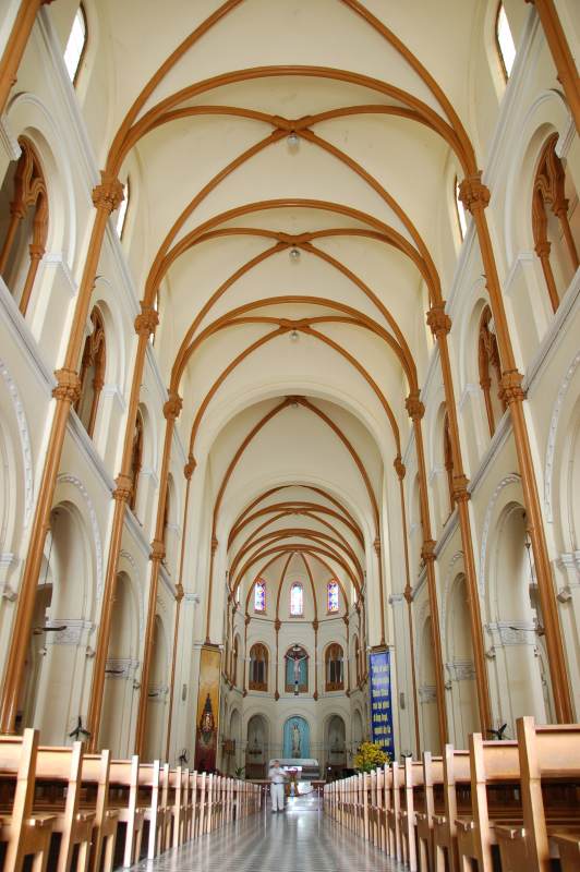 胡志明市 教堂内部拱顶长廊图片