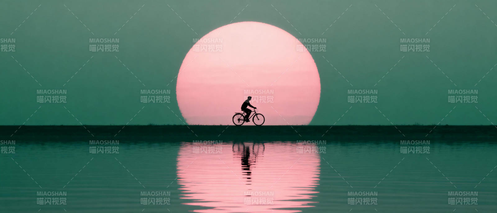 日落骑行剪影图片