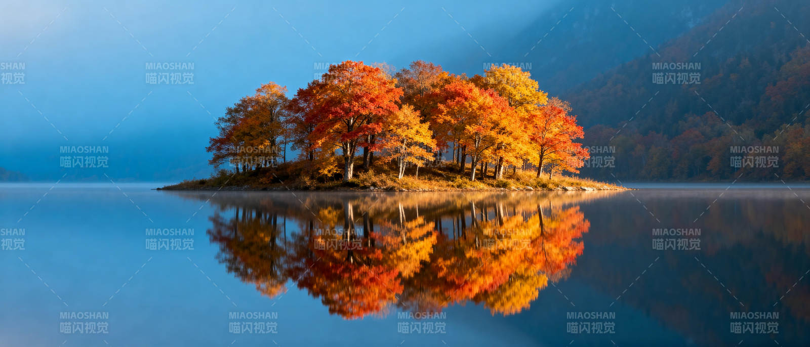 秋色湖心岛图片