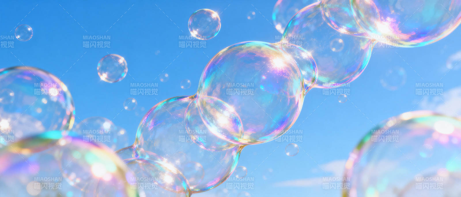 泡泡飘浮蓝天图片