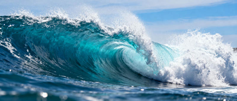 碧海巨浪翻涌图片