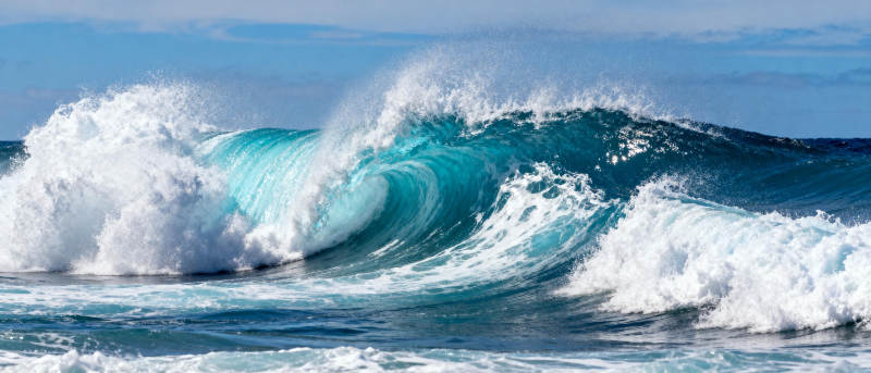 巨浪翻滚 蔚蓝壮阔图片