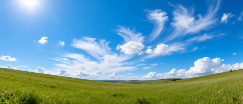 碧空绿野 云卷云舒图片