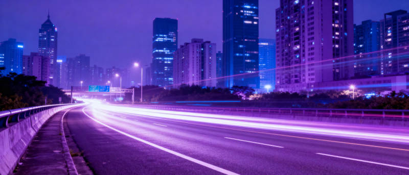 夜幕下的城市高速图片