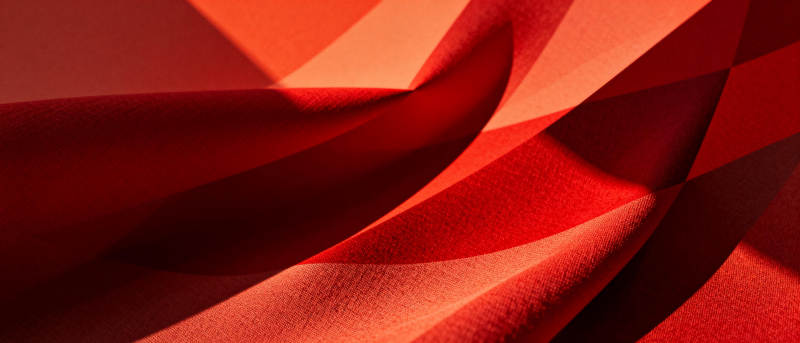 红色织物的流动艺术图片