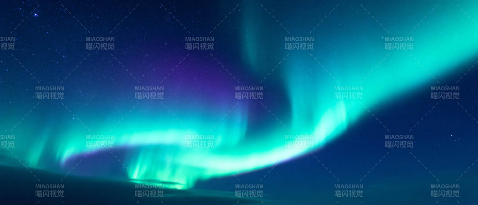 极光绚丽夜空图片