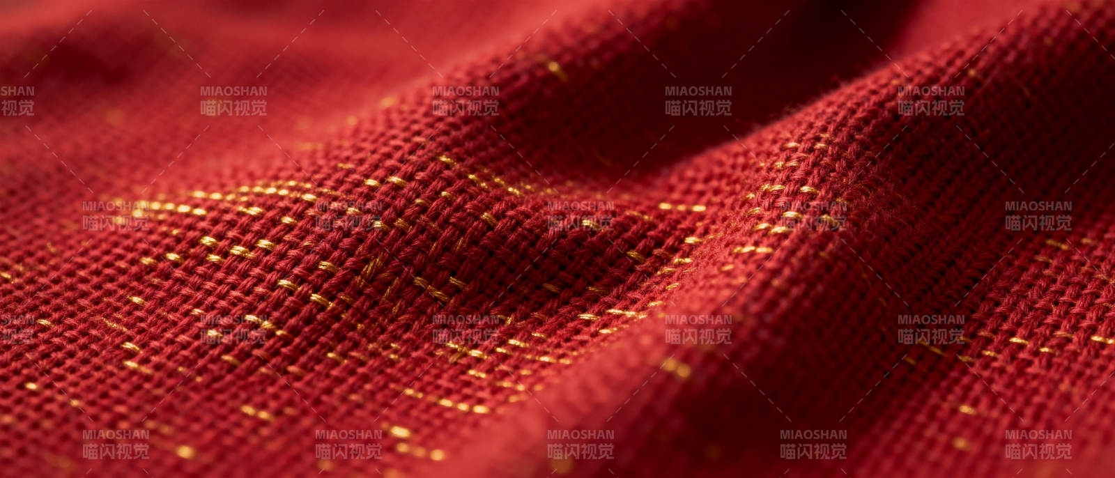 红色织物纹理特写图片