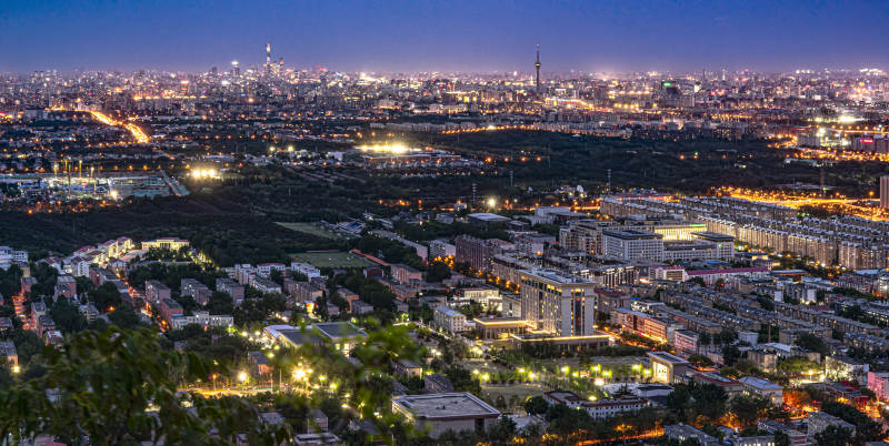 夜幕下的城市灯火图片
