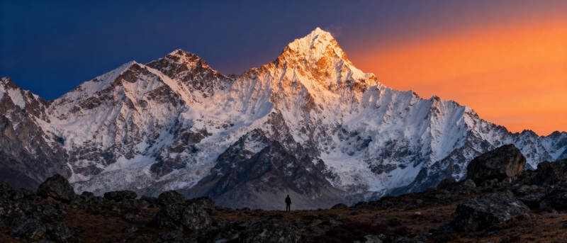 雪山日出壮丽景象图片