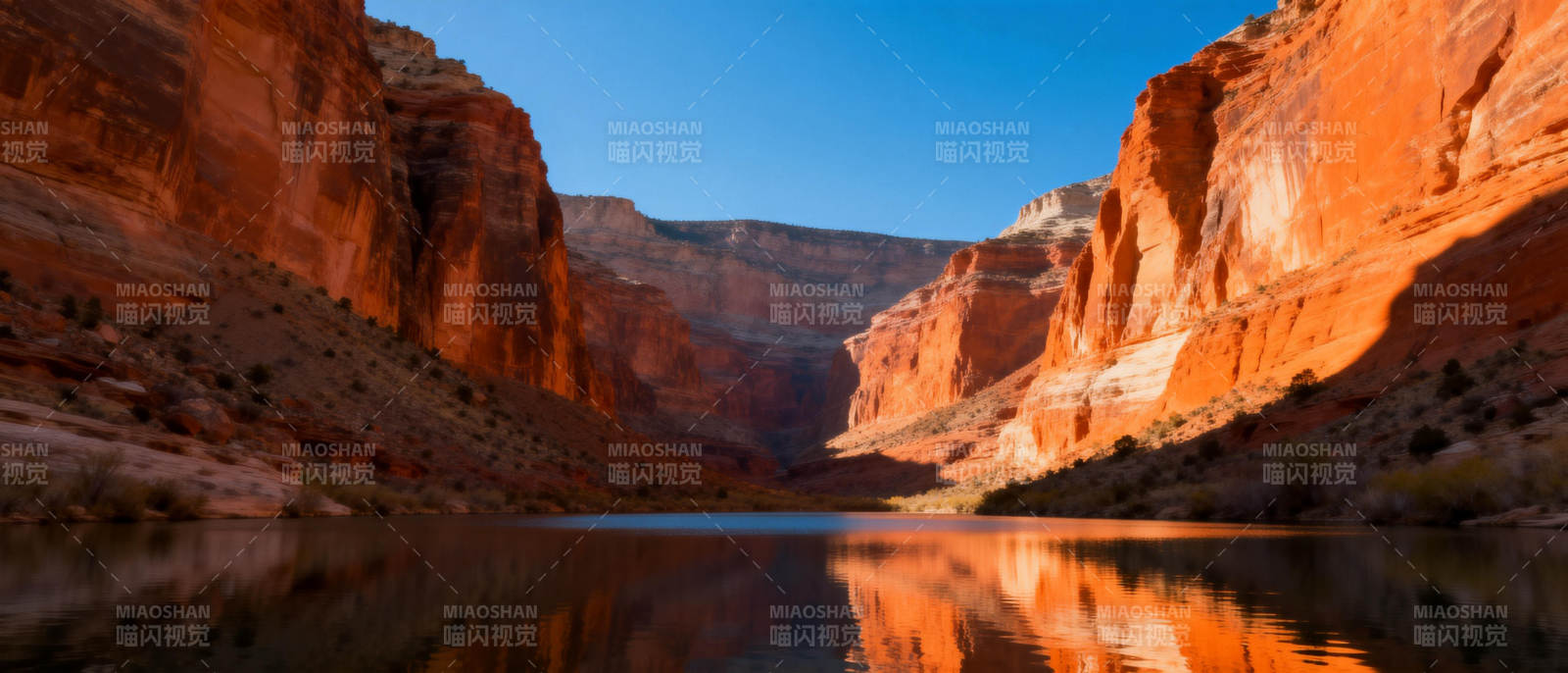 峡谷倒影美景图片