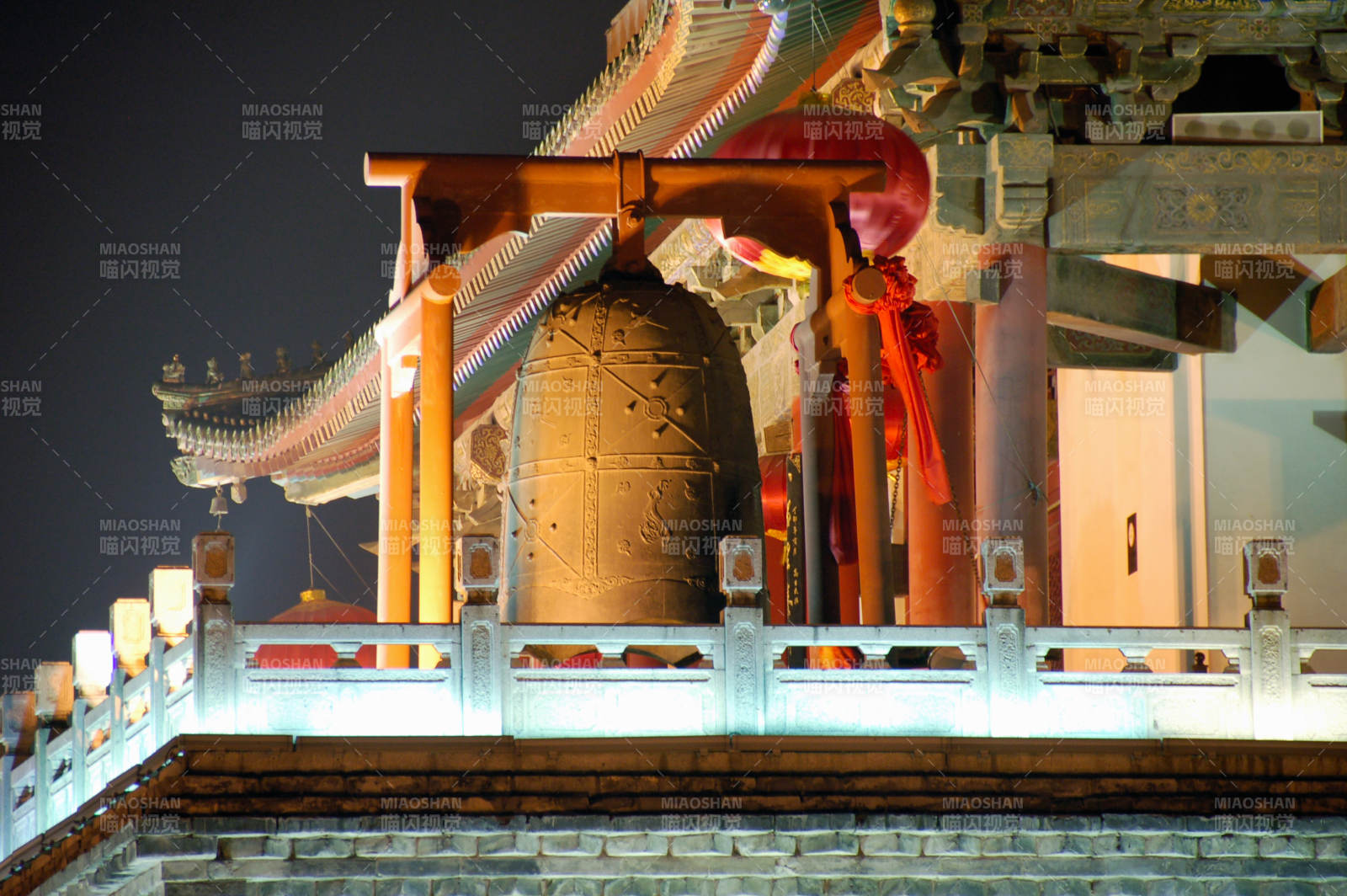 西安古钟夜景图片