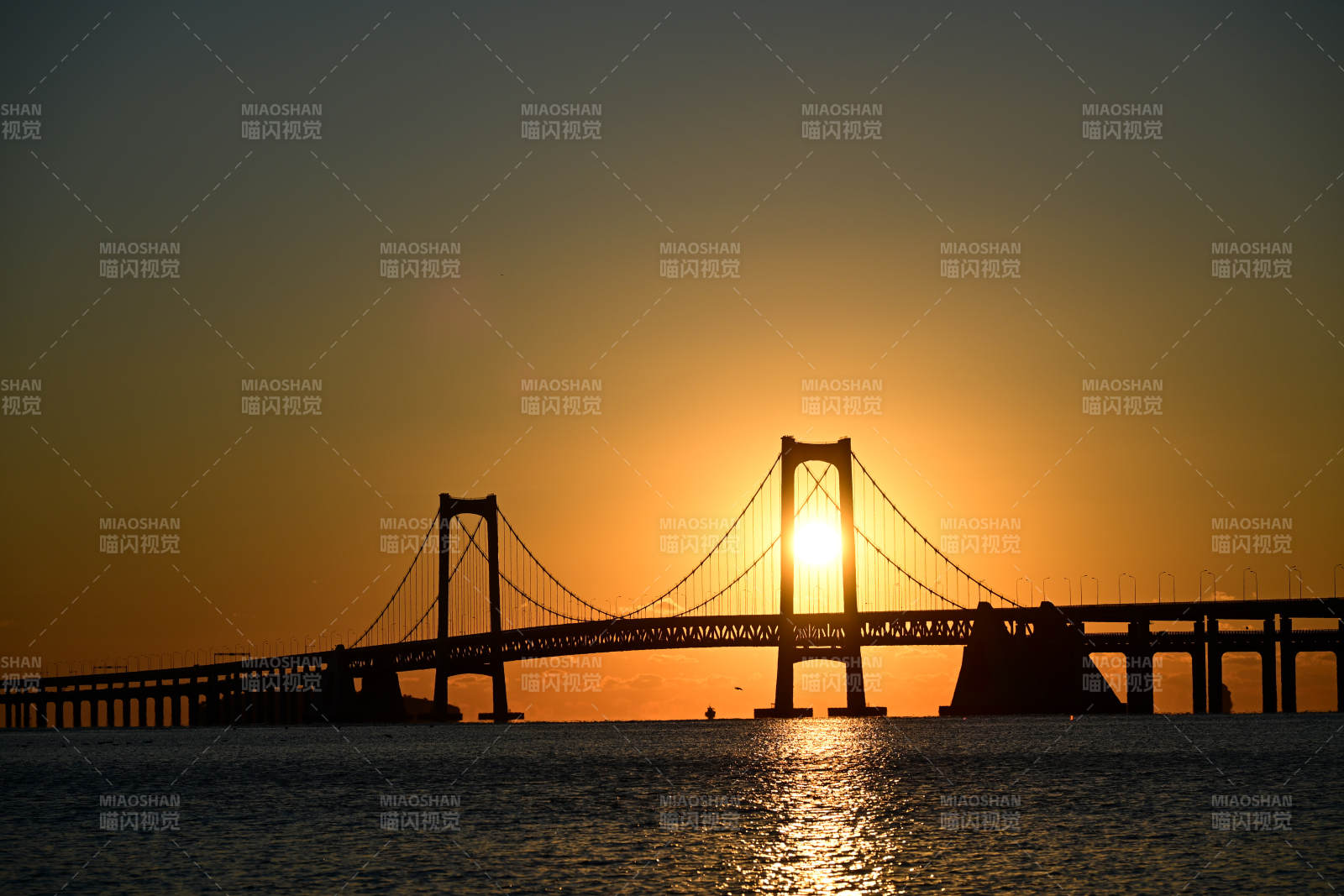 日落桥影图片