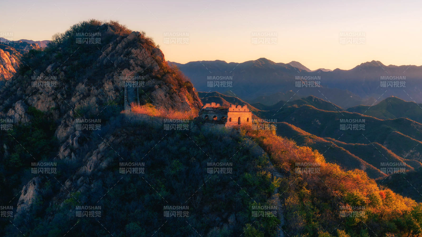 长城夕照山峦图片