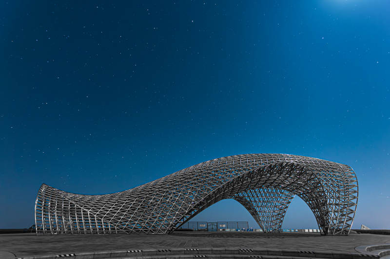 星空下的流线建筑  滴水湖图片