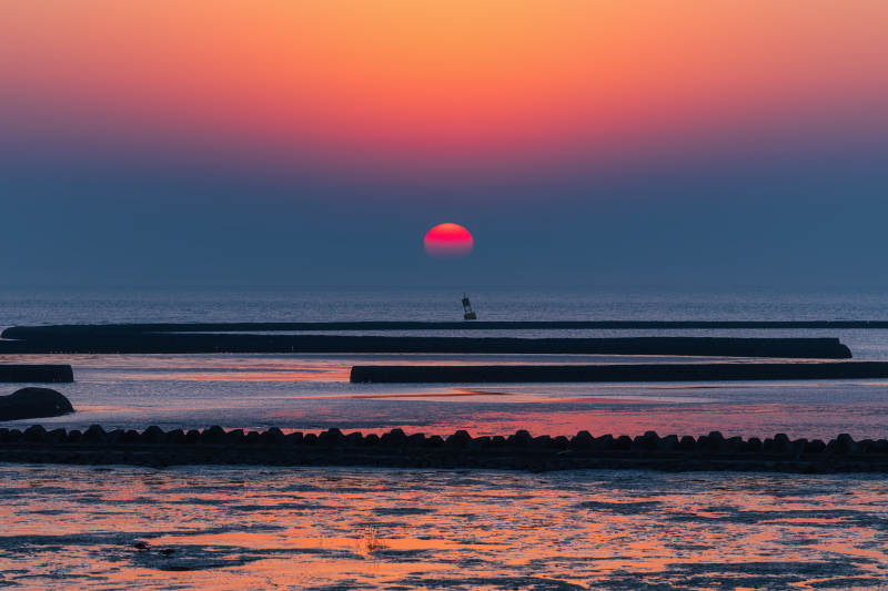 夕阳海港静谧美图片