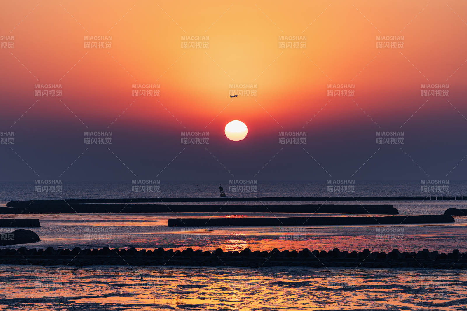 夕阳海港静谧美 上海临港图片