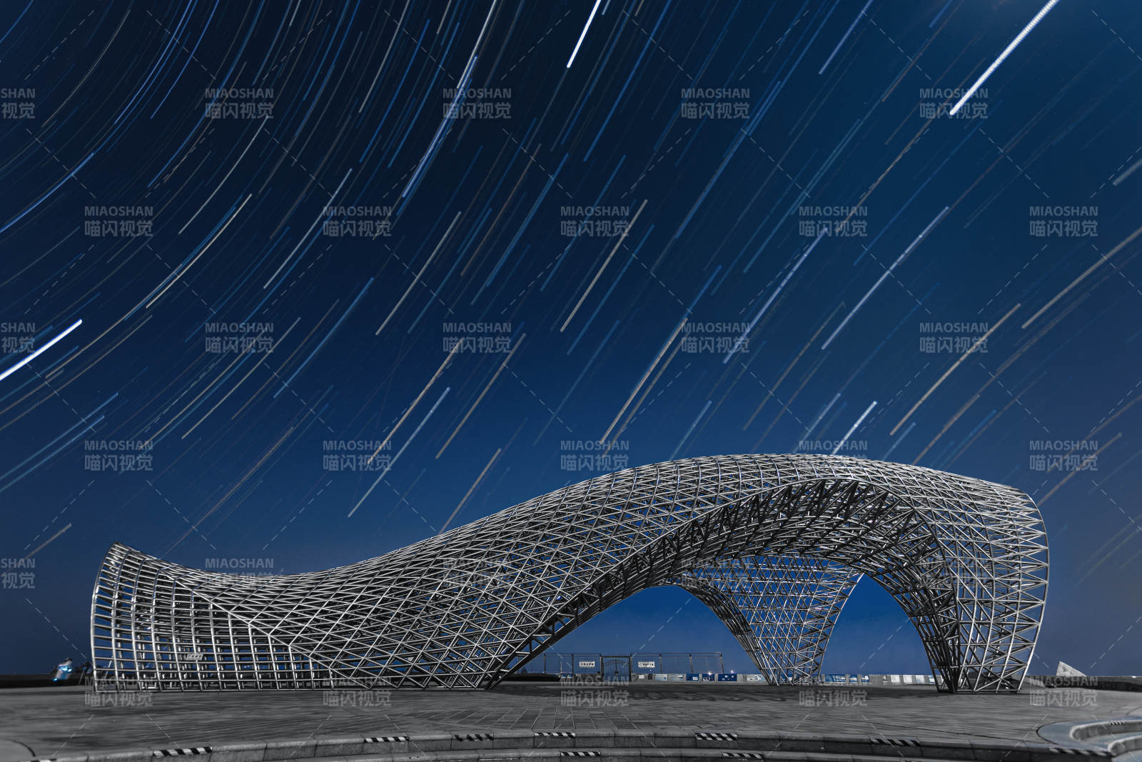 星轨下的未来建筑  滴水湖图片