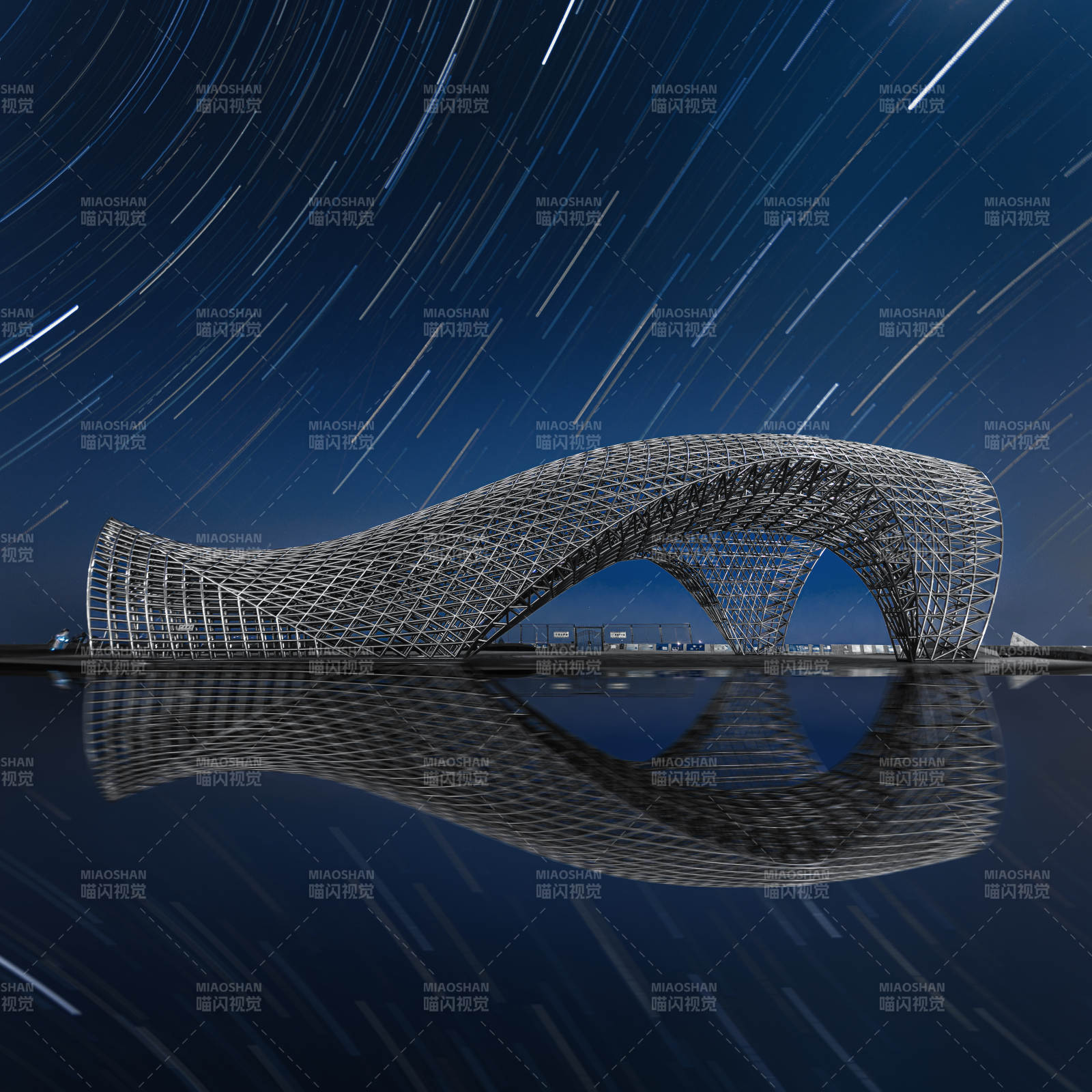 星轨下的未来之桥  滴水湖图片