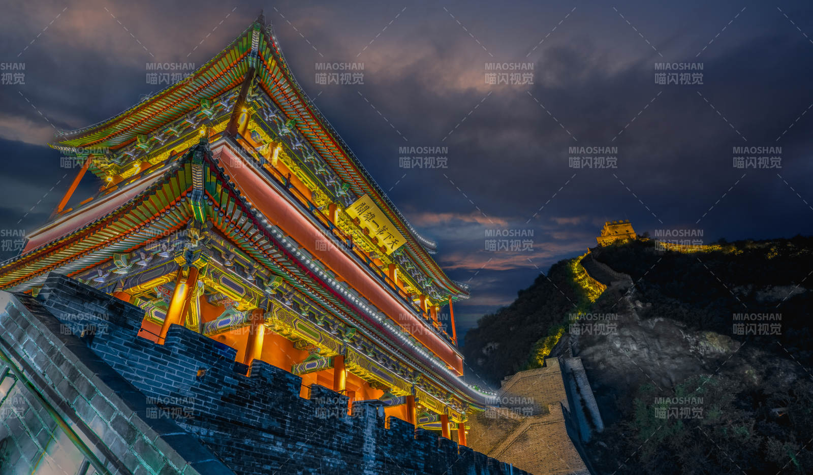 长城夜景 古塔辉映图片