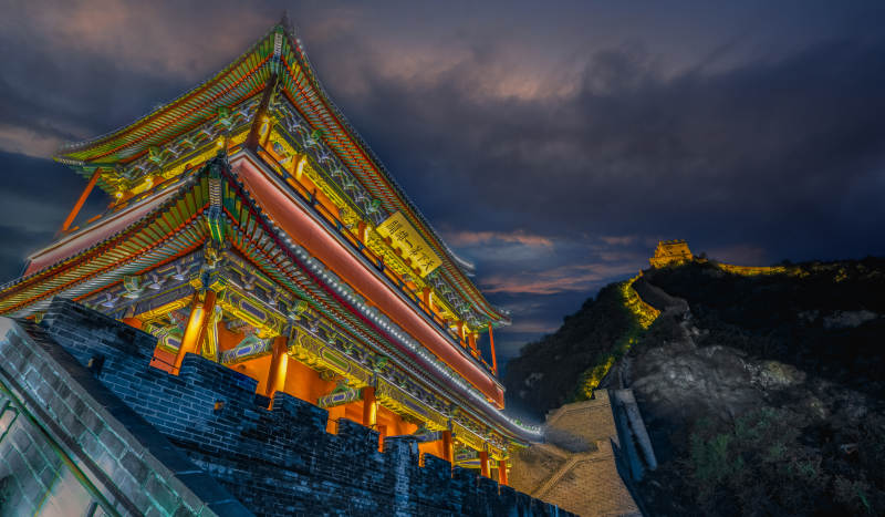 长城夜景 古塔辉映图片